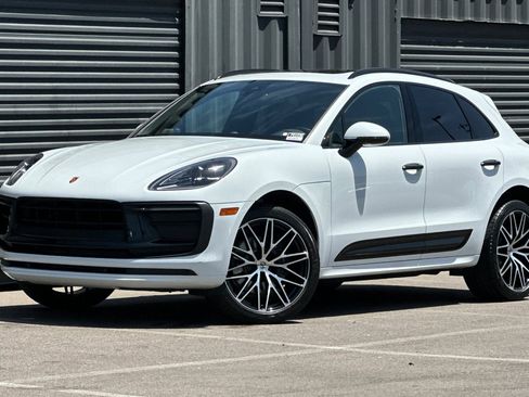 Certified 2022 Porsche Macan AWD/4WD image 1