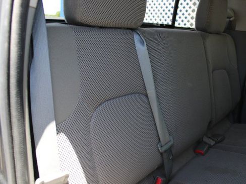 Used 2015 Nissan Frontier SV w/ SV Value Truck Package RWD image 13