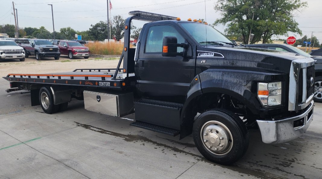Used 2017 Ford F650 2WD Regular Cab Super Duty image 4
