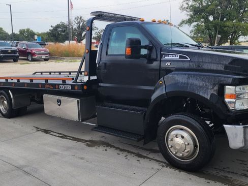 Used 2017 Ford F650 2WD Regular Cab Super Duty image 4