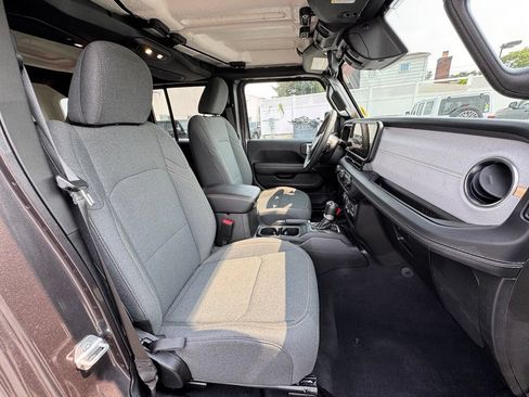 Used 2025 Jeep Wrangler Unlimited Sahara AWD/4WD image 18