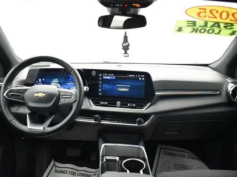 Used 2025 Chevrolet Equinox LT FWD image 19