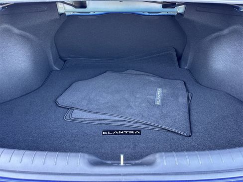 Used 2025 Hyundai Elantra SEL image 18