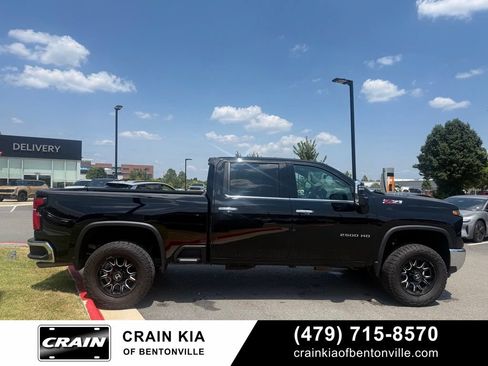 Used 2024 Chevrolet Silverado 2500 LTZ w/ LTZ Premium Package AWD/4WD image 8