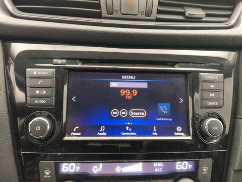 Used 2018 Nissan Rogue SV FWD image 25