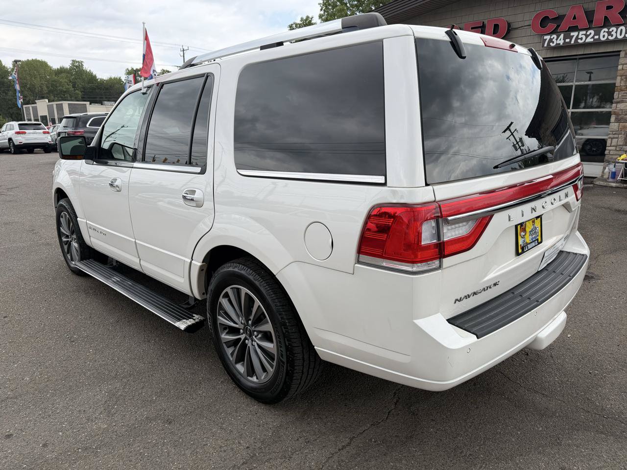 Used 2015 Lincoln Navigator 4WD image 7