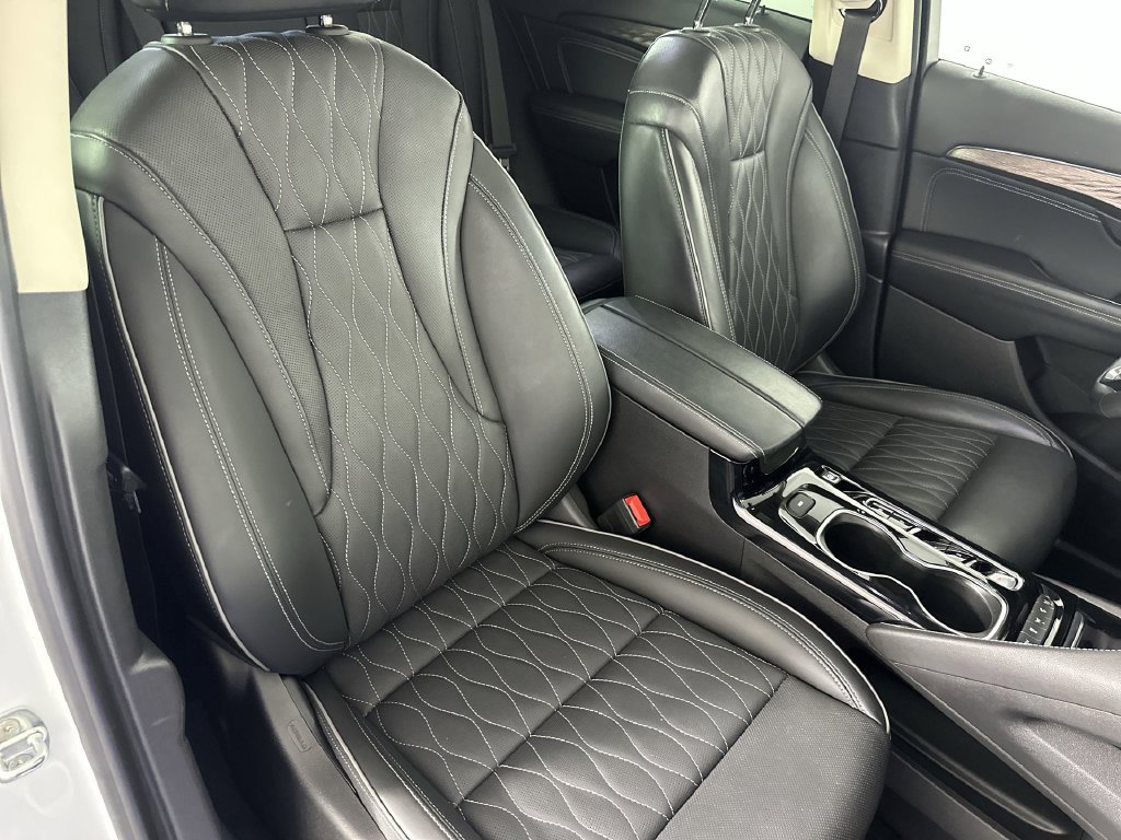 Used 2022 Buick Envision Avenir w/ Technology Package II AWD/4WD image 32