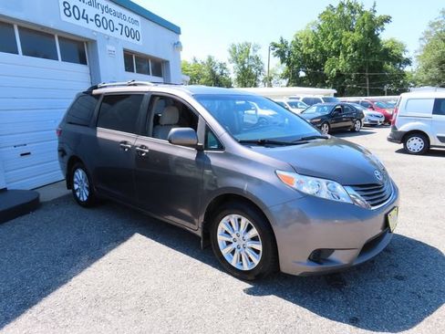 Used 2016 Toyota Sienna LE AWD/4WD image 4