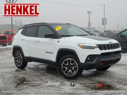 Used 2024 Jeep Compass Trailhawk w/ Trailhawk Elite Group image 1