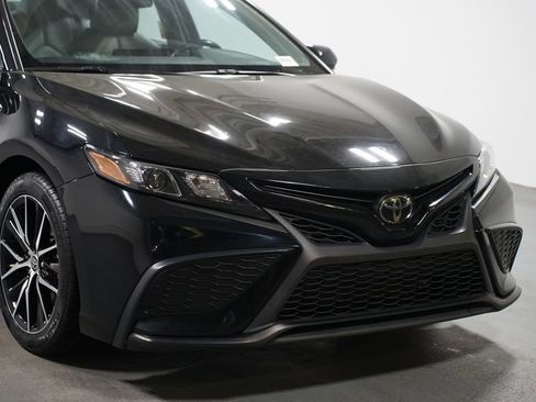 Used 2023 Toyota Camry SE image 4