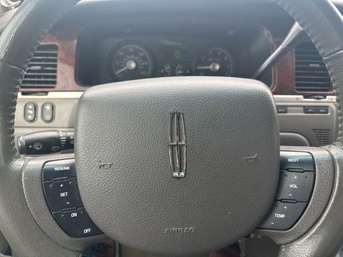 Used 2007 Lincoln Town Car Signature image 11