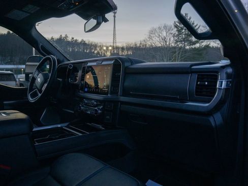 Used 2025 Ford F350 Platinum w/ FX4 Off-Road Package image 15