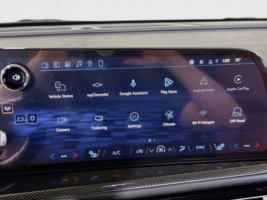 New 2027 Chevrolet Traverse Z71 w/ LPO, Floor Liner Package AWD/4WD image 15