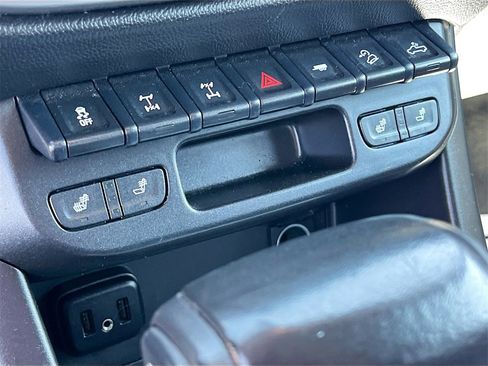 Used 2021 Chevrolet Colorado ZR2 w/ ZR2 Dusk Special Edition image 19