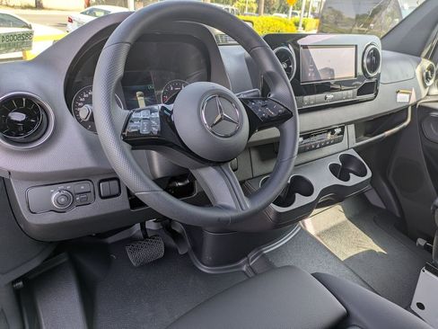 New 2025 Mercedes-Benz Sprinter 2500 image 5