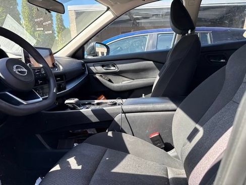 Used 2024 Nissan Rogue SV AWD/4WD image 6