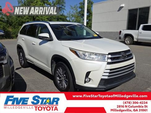 Used 2017 Toyota Highlander XLE FWD image 1
