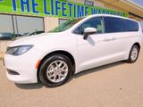 Used 2022 Chrysler Voyager LX image 2