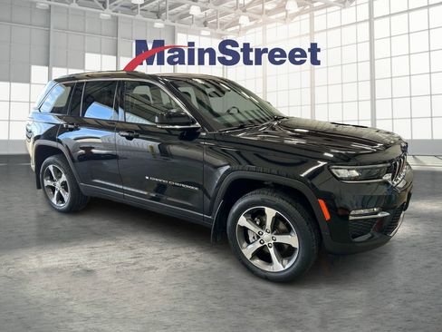 Used 2023 Jeep Grand Cherokee Limited image 7