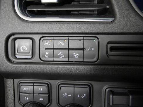 Used 2022 Chevrolet Tahoe Z71 w/ Z71 Off-Road Package image 31