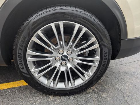 Used 2016 Lincoln MKX Reserve w/ Climate Package image 12