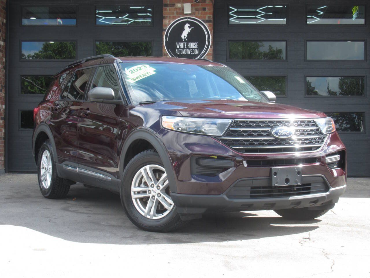Used 2023 Ford Explorer XLT w/ Class IV Trailer Tow Package AWD/4WD image 2