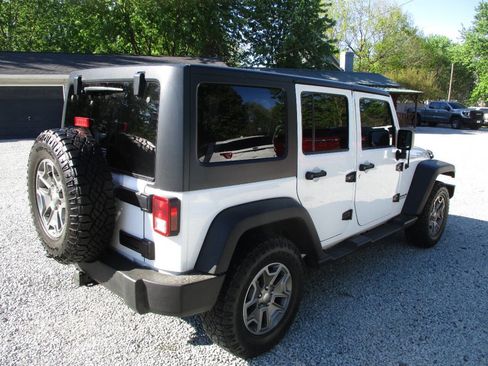 Used 2016 Jeep Wrangler Unlimited Rubicon w/ Max Tow Package AWD/4WD image 5