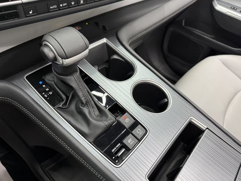 Used 2026 Toyota Sienna XLE FWD image 18