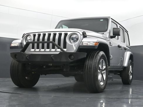 Used 2021 Jeep Wrangler Unlimited Sahara AWD/4WD image 35