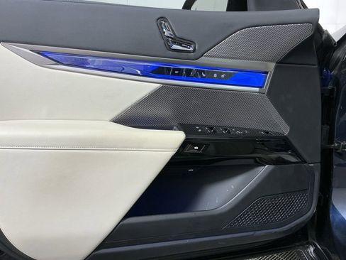 Certified 2024 BMW i7 xDrive60 image 20