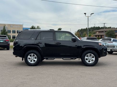 Used 2019 Toyota 4Runner SR5 AWD/4WD image 9