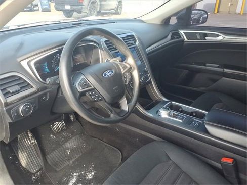 Used 2020 Ford Fusion SE image 8