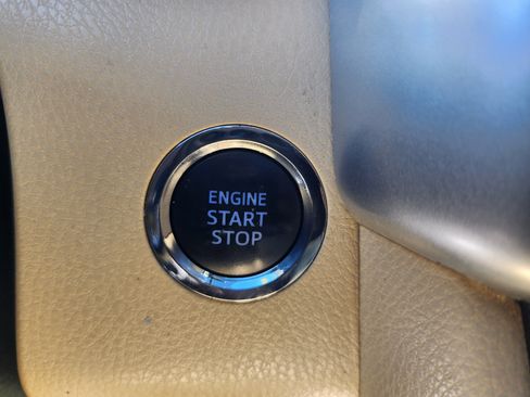 Used 2016 Toyota Highlander Limited image 33