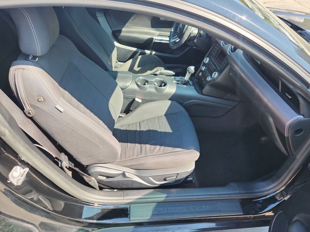 Used 2016 Ford Mustang Coupe RWD image 12
