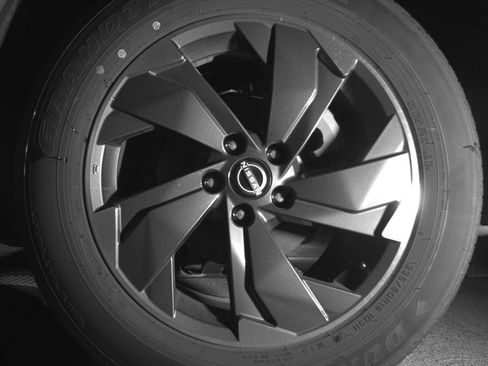 Used 2025 Nissan Rogue SV image 14