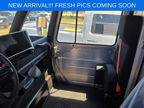Used 2024 Chevrolet Brightdrop 400 w/ Commercial Equipment Package AWD/4WD image 10