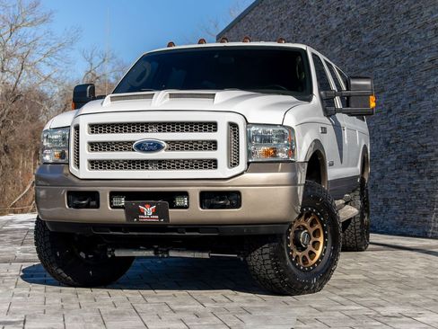 Used 2005 Ford Excursion Eddie Bauer image 2