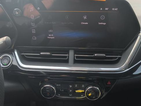 Used 2025 Chevrolet Trax RS FWD image 16