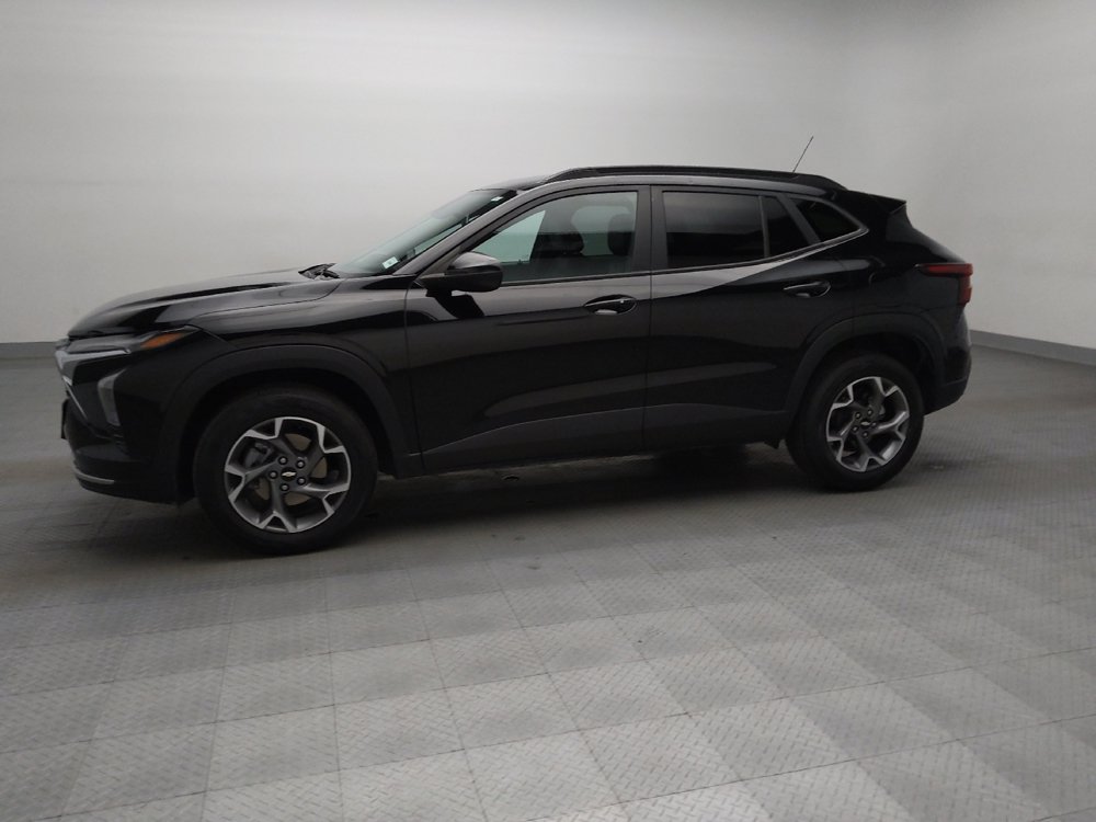 Used 2024 Chevrolet Trax LT w/ Driver Confidence Package FWD image 2