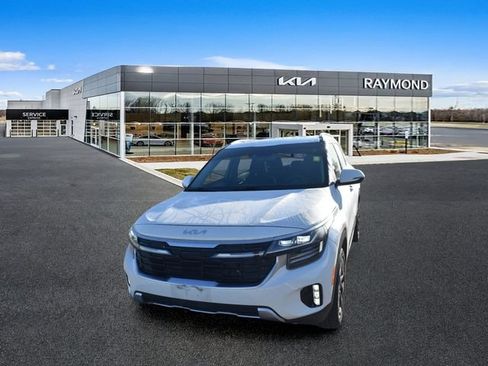 Certified 2024 Kia Seltos SX w/ SX Sunroof Package AWD/4WD image 7