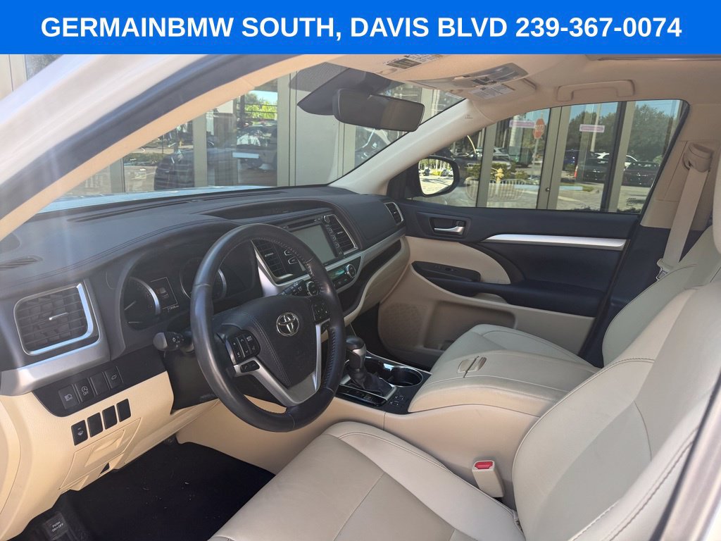 Used 2019 Toyota Highlander XLE FWD image 22