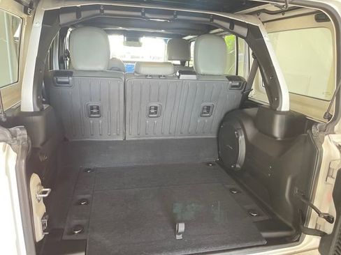 Used 2024 Jeep Wrangler High Altitude AWD/4WD image 22