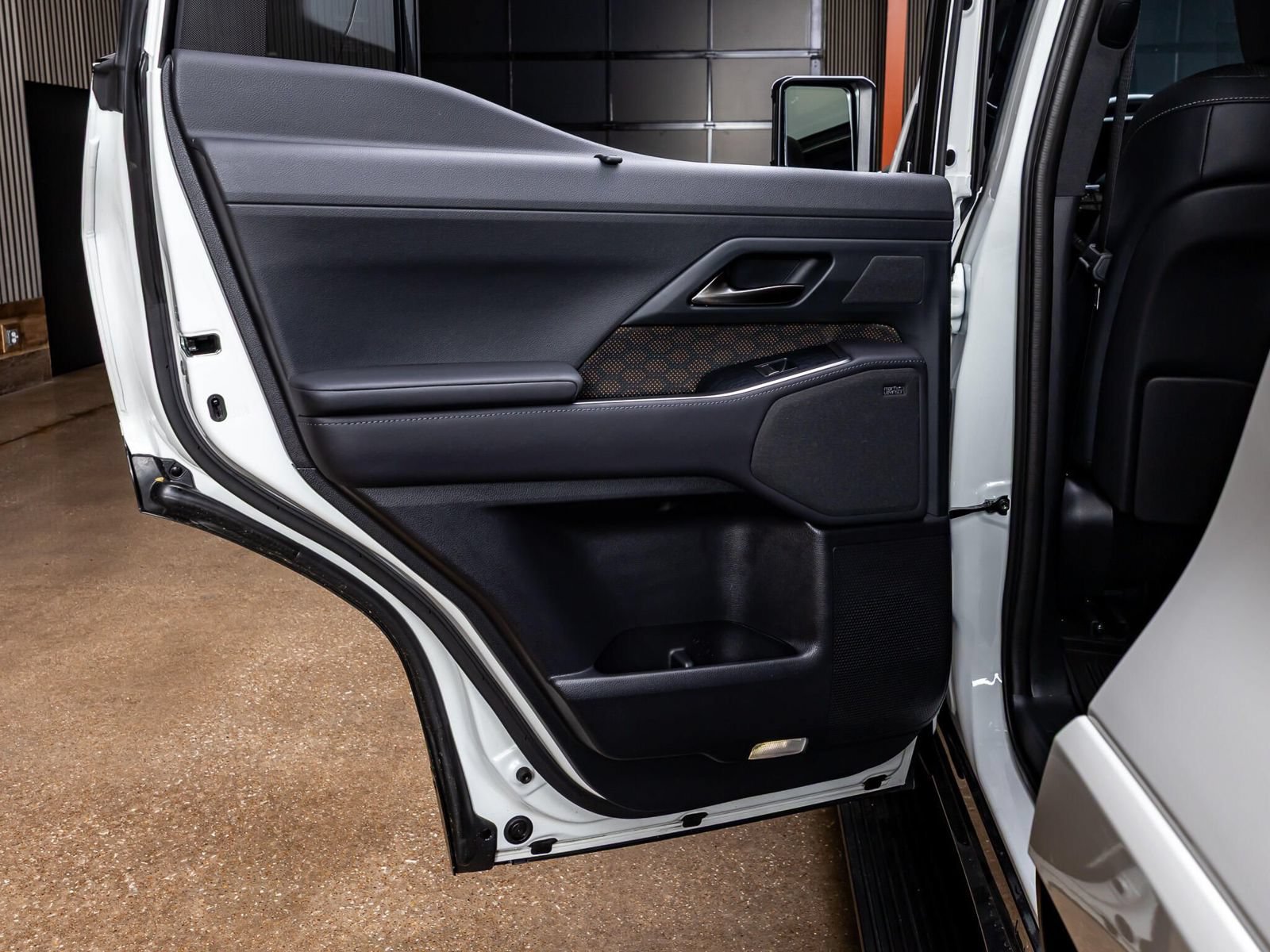 Used 2025 Lexus GX 550 w/ Accessory Package (31) AWD/4WD image 40