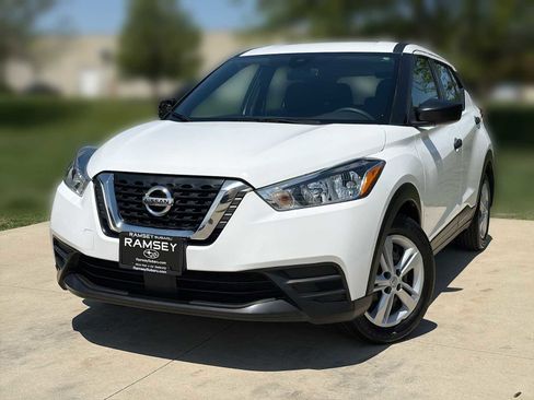 Used 2020 Nissan Kicks S FWD image 1
