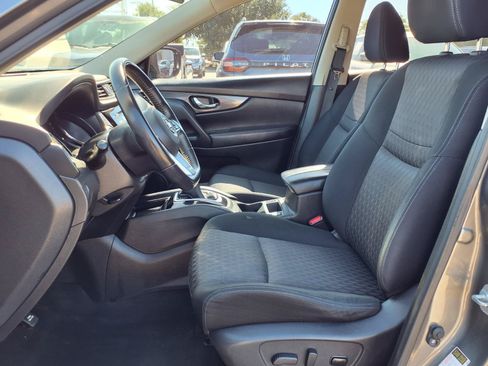 Used 2017 Nissan Rogue SV FWD image 17