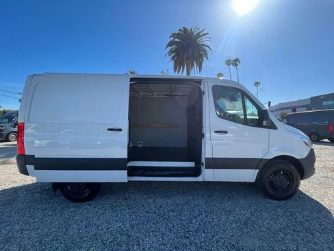 Used 2023 Mercedes-Benz Sprinter 1500 image 5