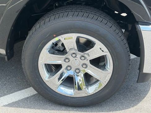 New 2026 RAM 1500 4x4 Crew Cab image 10