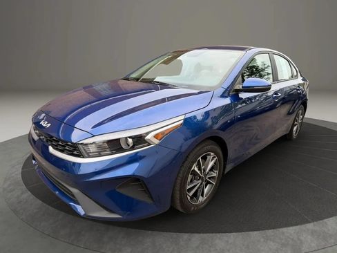 Used 2023 Kia Forte LXS w/ LXS Technology Package FWD image 1