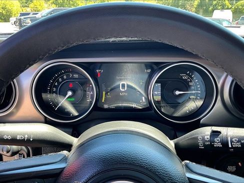 Used 2023 Jeep Wrangler Unlimited w/ Convenience Group AWD/4WD image 16