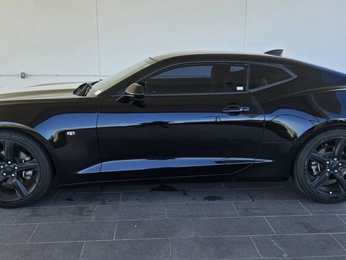 Used 2018 Chevrolet Camaro LT image 9